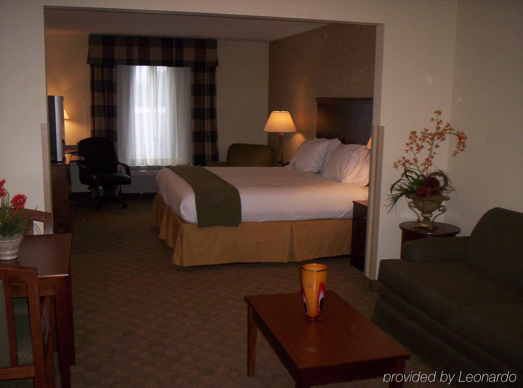 Holiday Inn Express & Suites Sparta Room photo