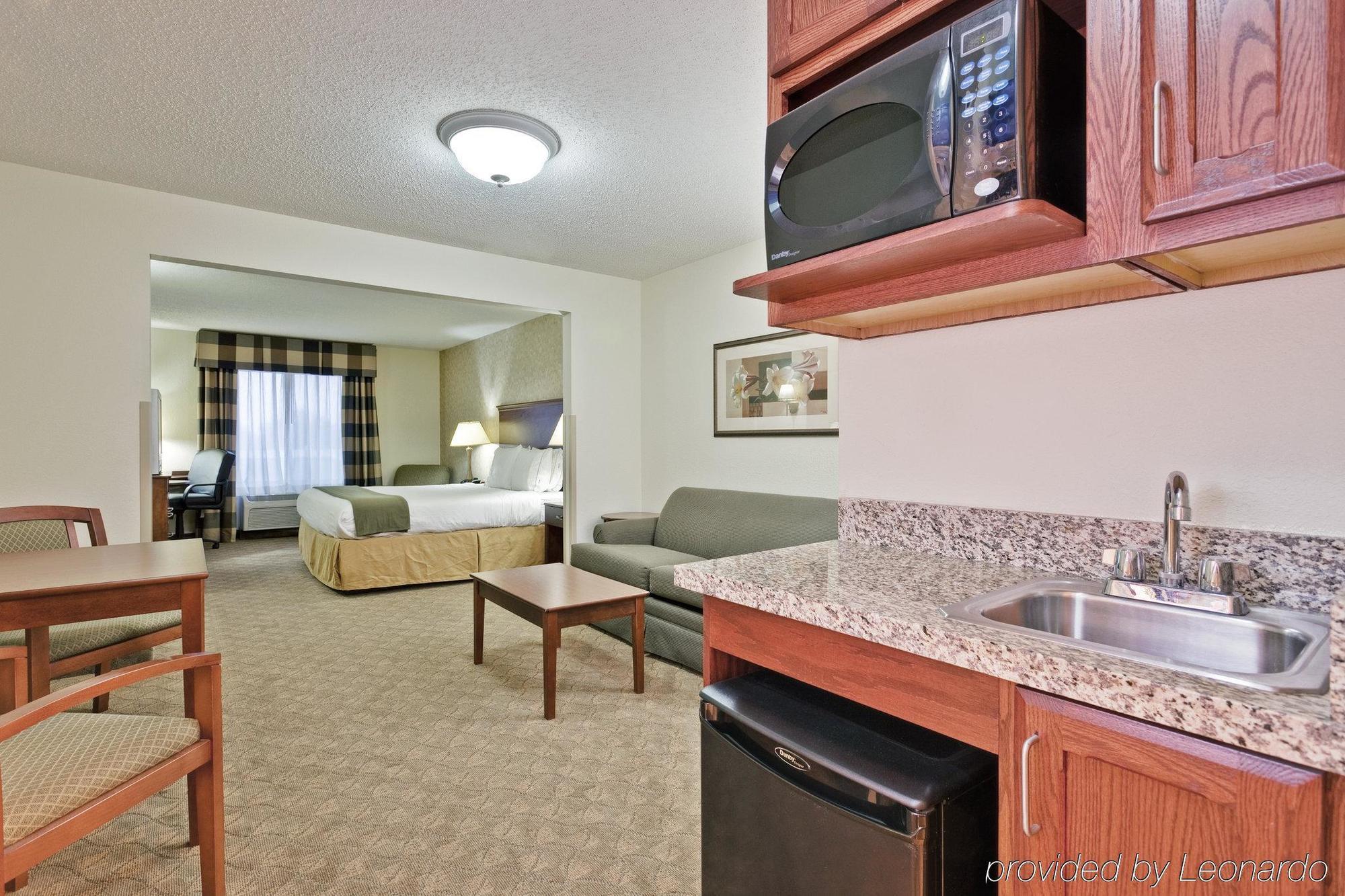 Holiday Inn Express & Suites Sparta Room photo
